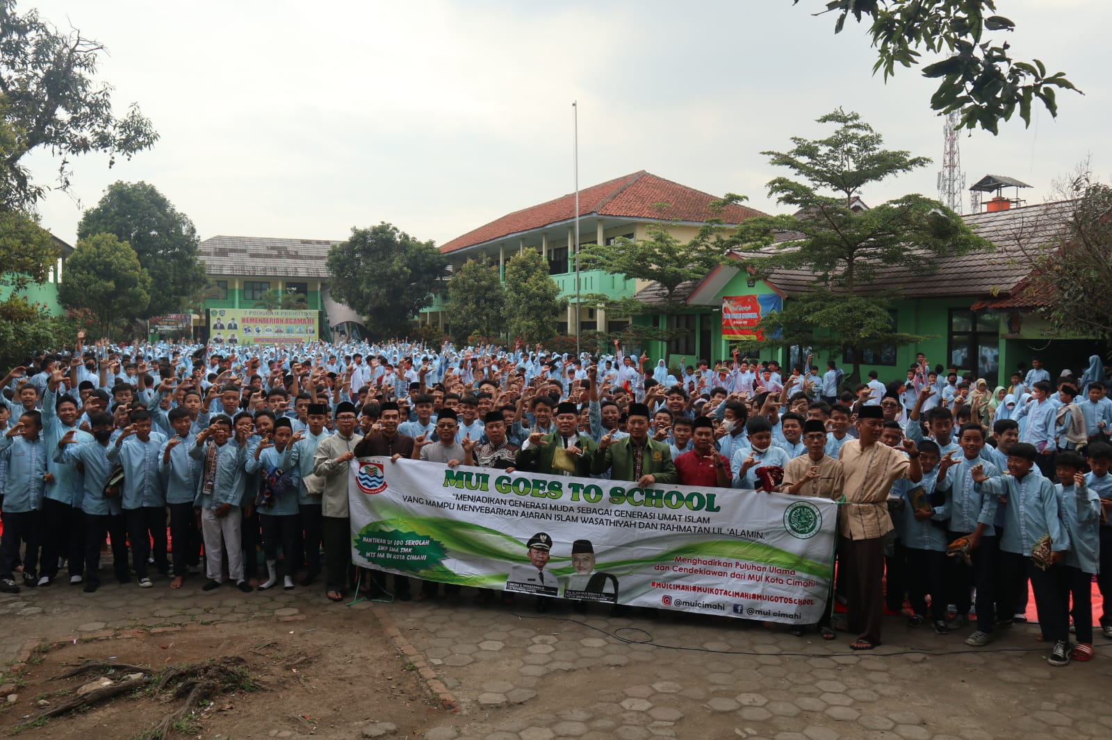 MUI GOES TO SCHOOL PADA JUMAT BERKAH DI MTsN KOTA CIMAHI MUI GOES TO SCHOOL PADA JUMAT BERKAH DI MTsN KOTA CIMAHI