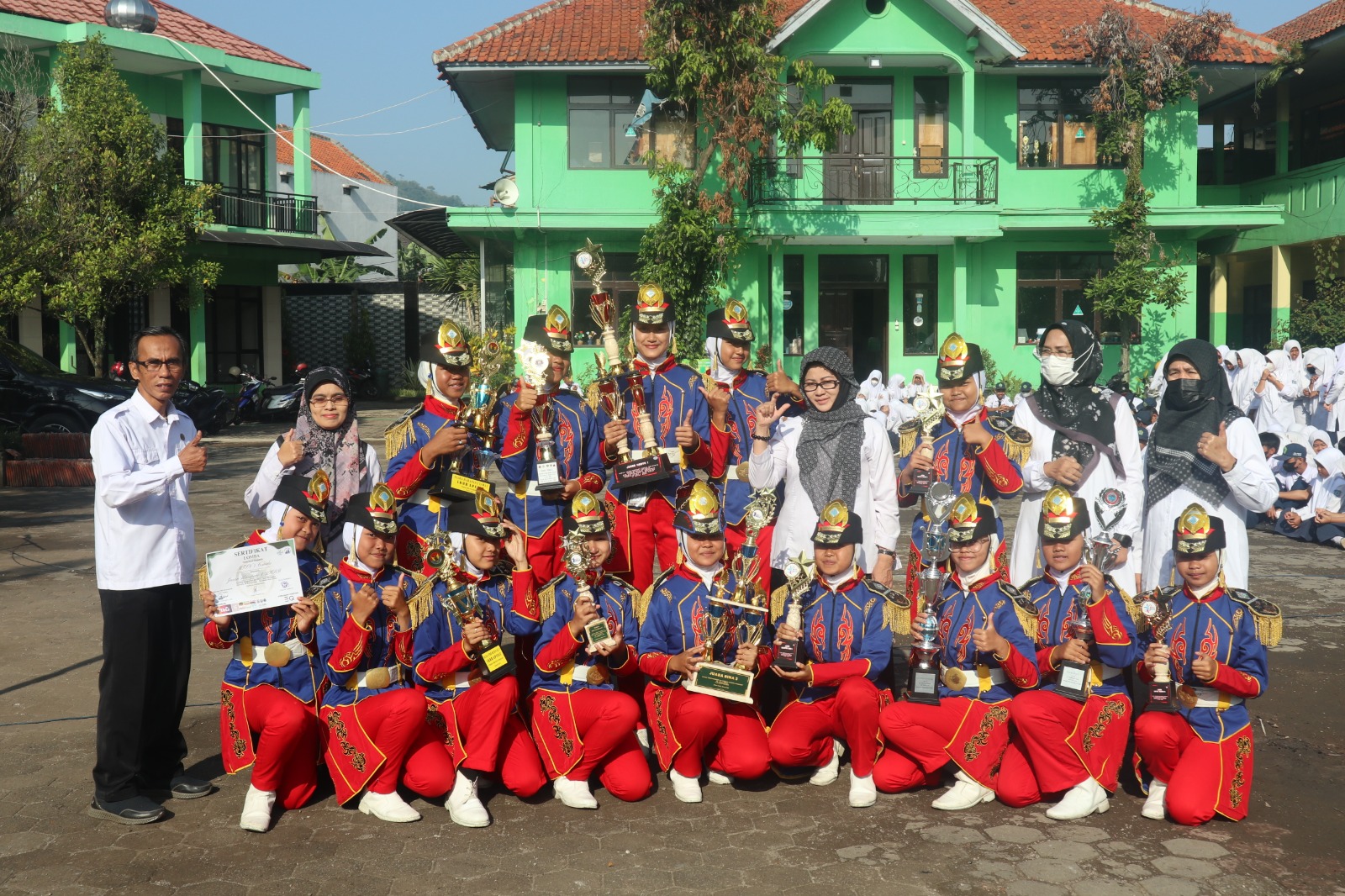 SISWA MTsN KOTA CIMAHI KEMBALI RAIH BERAGAM KEJUARAAN SISWA MTsN KOTA CIMAHI KEMBALI RAIH BERAGAM KEJUARAAN