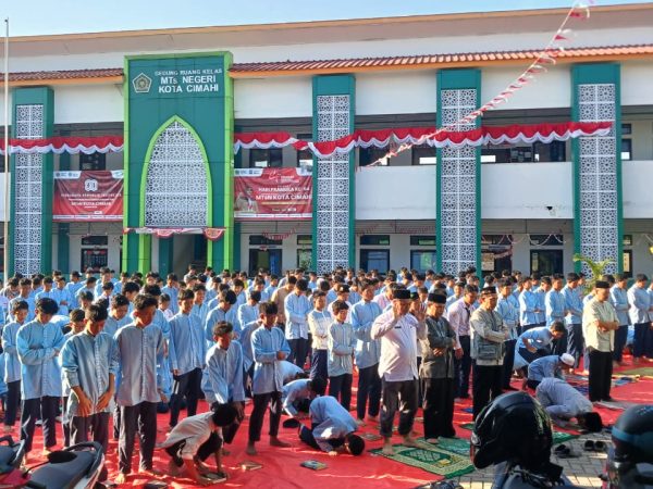 Kegiatan Pembiasaan Jumat Pagi di MTsN Kota Cimahi