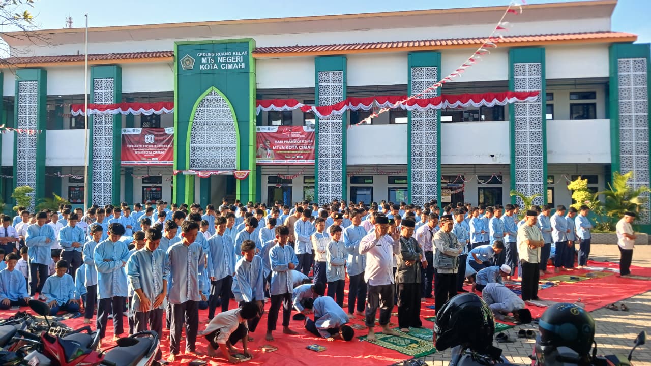 Kegiatan Pembiasaan Jumat Pagi di MTsN Kota Cimahi Kegiatan Pembiasaan Jumat Pagi di MTsN Kota Cimahi