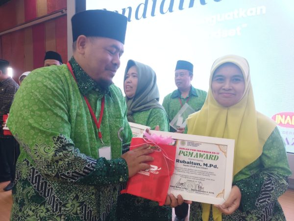 Kamad MTsN Kota Cimahi Raih PGM Award Tahun 2025
