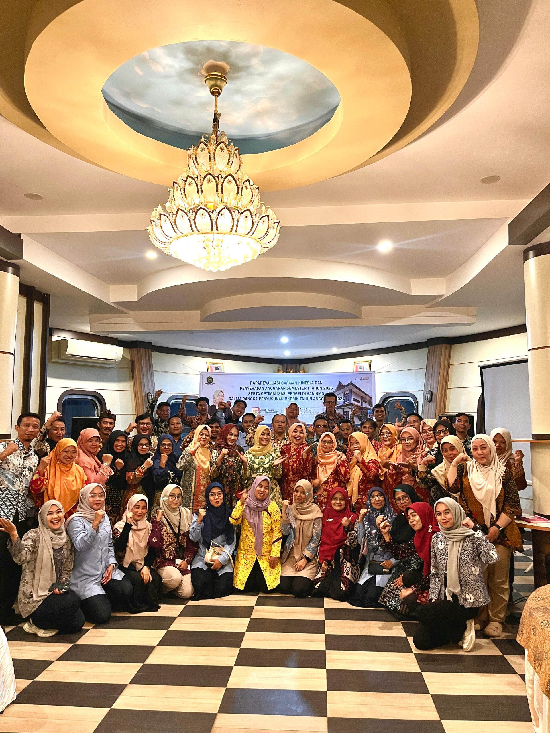 Kepala MTsN Kota Cimahi Hadiri Rapat Evaluasi Capaian Kinerja dan Penyerapan Anggaran Semester I Tahun 2025 di Pangandaran