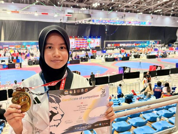Baru Lulus dari MTsN, Qanita Rahma Langsung Harumkan Indonesia di Kancah Internasional