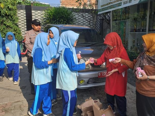 Jumat Berkah Dari Guru untuk Siswanya