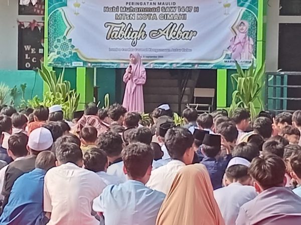 Dai Cilik Marwa Lahwiah Sampaikan Ceramah Dalam Tablig Akbar Peringatan Maulid Nabi
