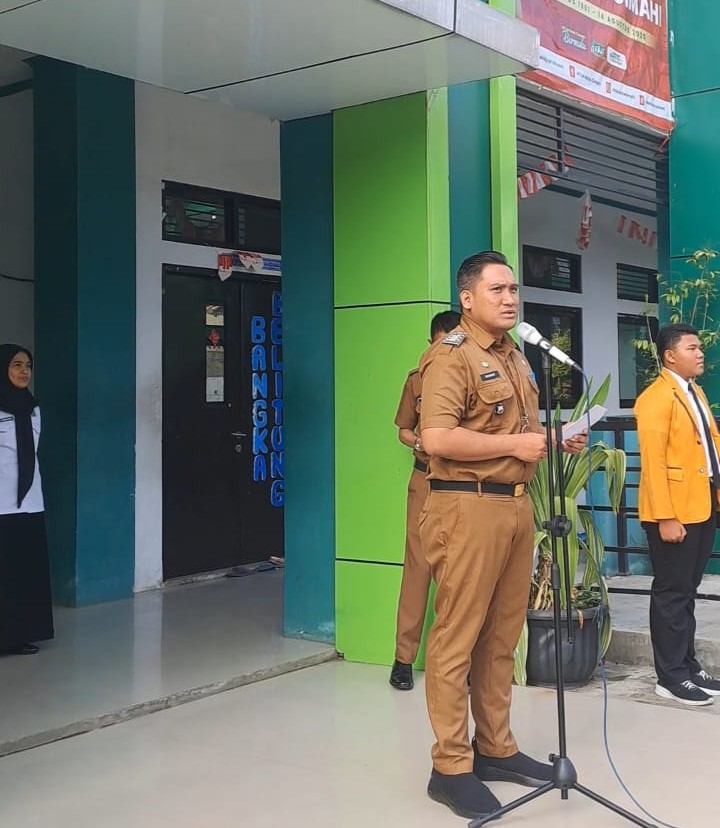 Lurah Cibeber Jadi Pembina Upacara di MTsN Kota Cimahi Lurah Cibeber Jadi Pembina Upacara di MTsN Kota Cimahi