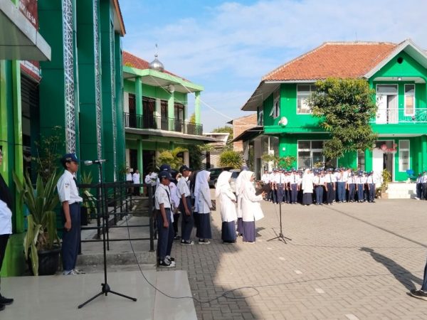 Jadi Pembina Upacara, Ella Janawati Beri Amanat "Akhlak Nabi Muhammad SAW "