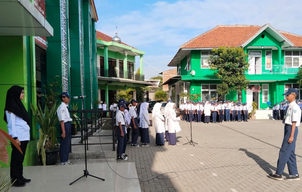 Jadi Pembina Upacara, Ella Janawati Beri Amanat "Akhlak Nabi Muhammad SAW " Jadi Pembina Upacara, Ella Janawati Beri Amanat "Akhlak Nabi Muhammad SAW "