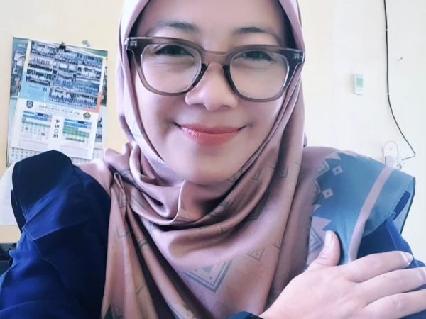 Neneng Susy N, S.HI.,Gr.,M.E.