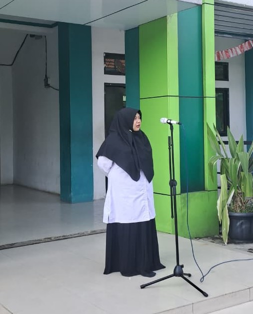 Upacara Khidmat di MTsN Kota Cimahi: Neri Afryani Sampaikan Amanat Memaknai Hari Kesaktian Pancasila