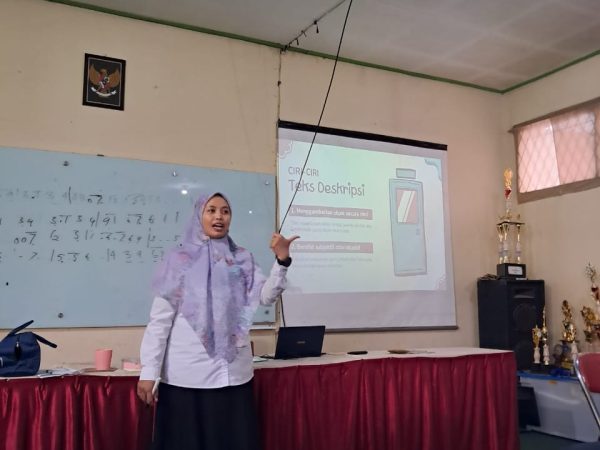 Pembelajaran Bahasa Sunda Berbasis Proyek di Ruang Multimedia MTsN Kota Cimahi