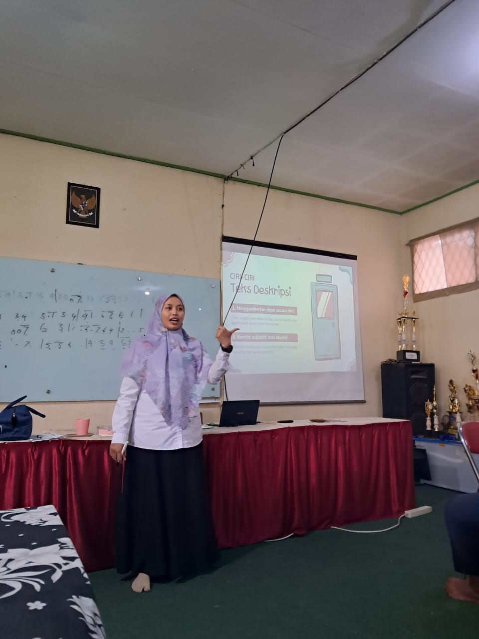 Pembelajaran Bahasa Sunda Berbasis Proyek di Ruang Multimedia MTsN Kota Cimahi