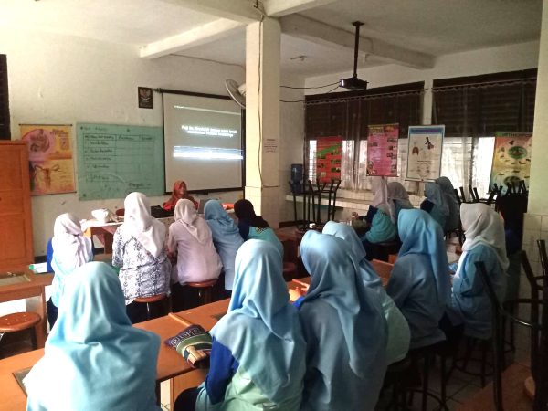 Kegiatan Keputrian MTsN Kota Cimahi: Mengenal Rasulullah Lewat Renungan Detik-detik Wafatnya Nabi