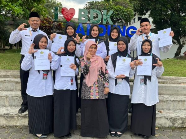 9 Guru MTsN Kota Cimahi Lulus Latsar CPNS Kemenag 2025 di BDK Bandung