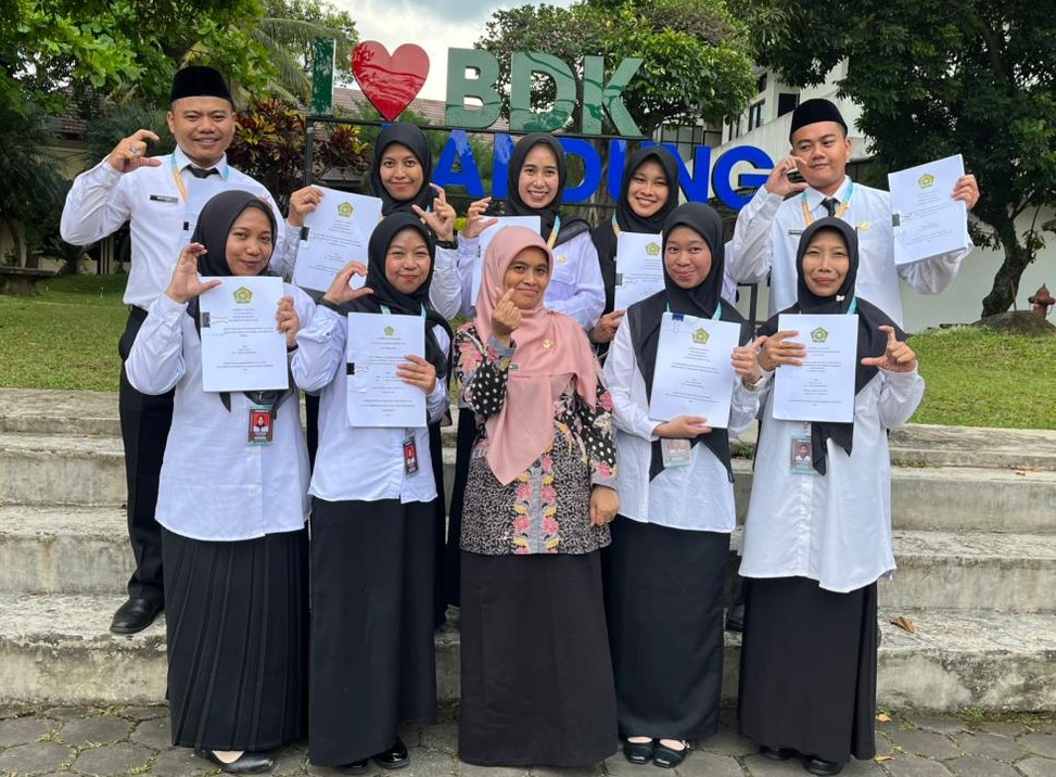 9 Guru MTsN Kota Cimahi Lulus Latsar CPNS Kemenag 2025 di BDK Bandung