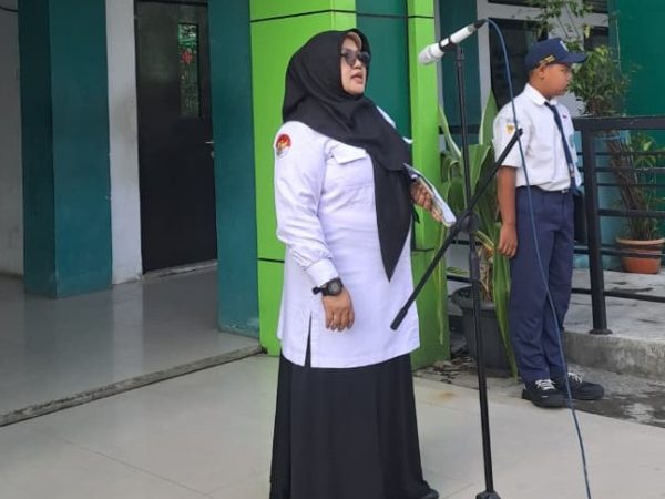 Upacara Bendera dengan Pesan Inspiratif tentang Sedekah dari Ratna Komalasari