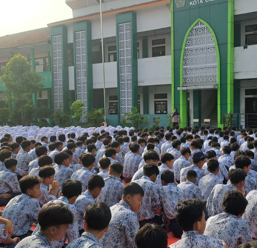 1.041 Siswa Ikuti Sosialisasi Bahaya Narkoba dari BNN Kota Cimahi 1.041 Siswa Ikuti Sosialisasi Bahaya Narkoba dari BNN Kota Cimahi