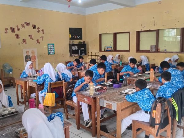 Program Makan Bergizi Gratis di MTsN Kota Cimahi untuk 1.041 Siswa