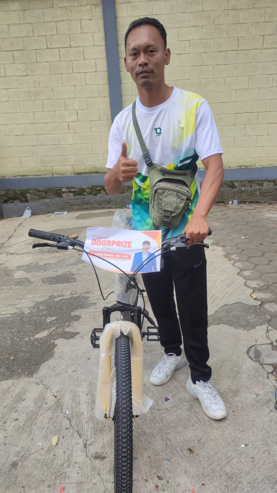 Rezeki Tak Terduga, Asep Rahmat Komarudin Raih Doorprize Sepeda di Gerak Jalan Harmoni HAB Kemenag ke-80 Rezeki Tak Terduga, Asep Rahmat Komarudin Raih Doorprize Sepeda di Gerak Jalan Harmoni HAB Kemenag ke-80